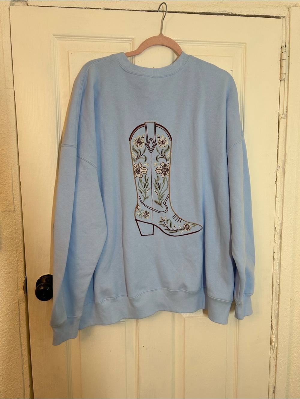 NWT Women’s cowboy boots floral embroidered on back sweatshirt light blue large